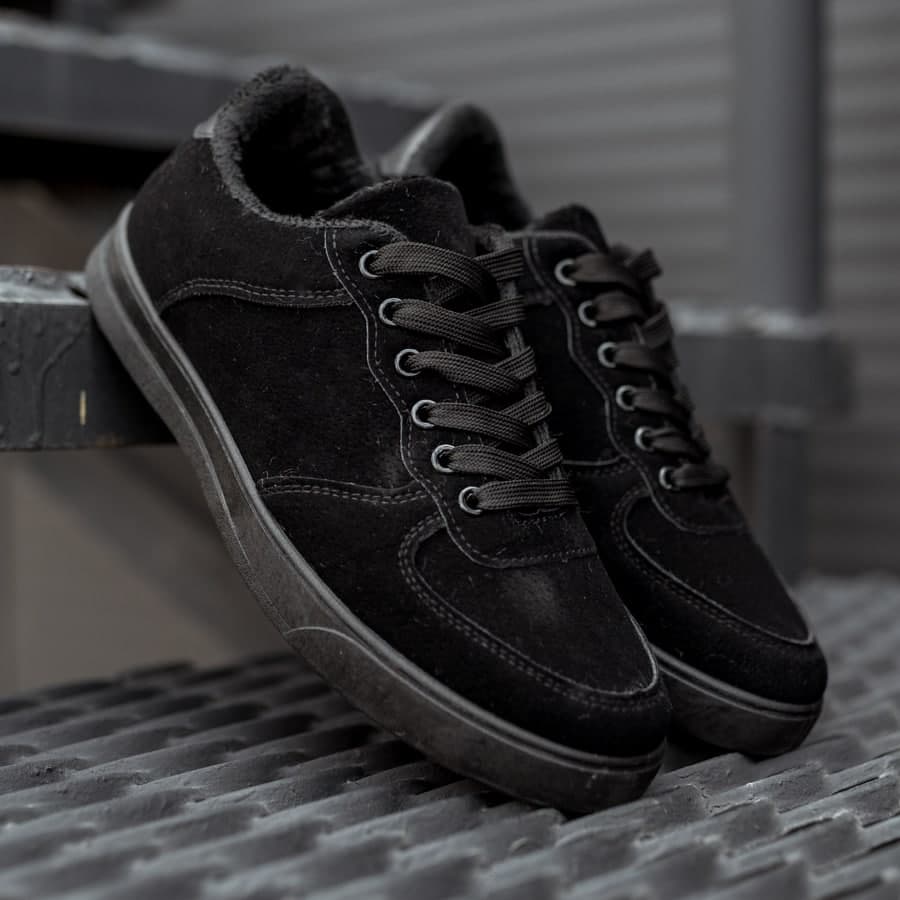 Зимние кроссовки на меху all black